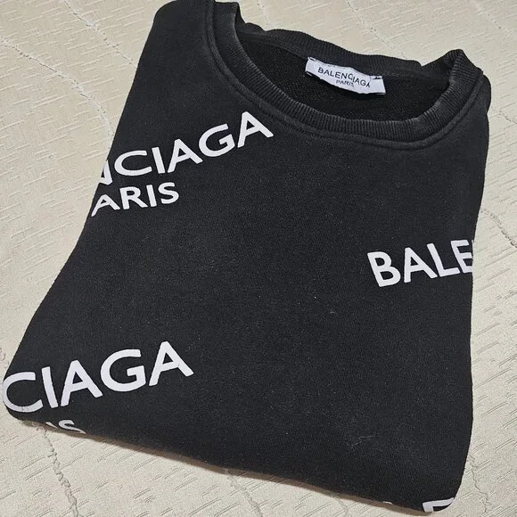 BALENCIAGA  BLACK AND WHITE ICONIC LOGO UNISEX SWEATSHIRT - Picture 4 of 10